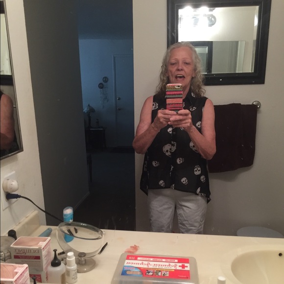 Skull shirt. Size Large. Halloween theme. - Picture 3 of 3